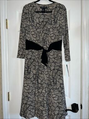 NWT- Jones New York Black and White Geometric Wrap Dress Size 12